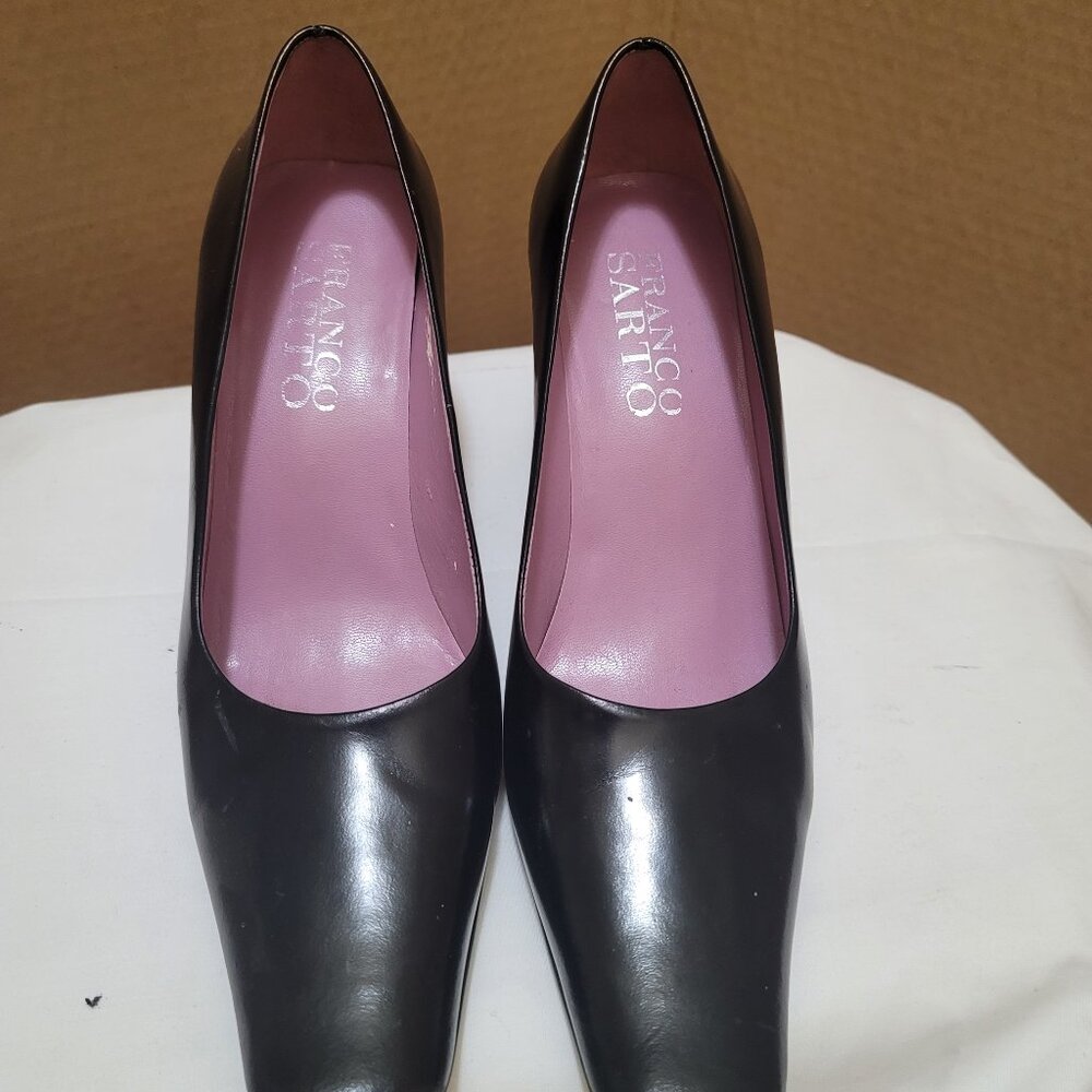 Black pumps size 8.5